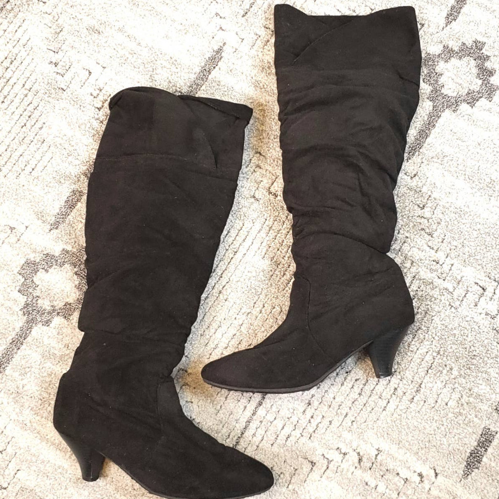 Max Collection women's Faux Suede Heeled Boots size 9